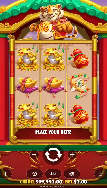 Lucky Tiger 1000 en un móvil en vertical con ranas doradas y lingotes en la cuadrícula